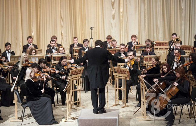 Студент музыкального училища солировал со «взрослым» оркестром