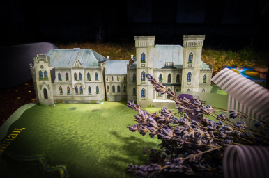 Харьковчане представили книгу с 3D-страницами «Дворцы и крепости Украины»