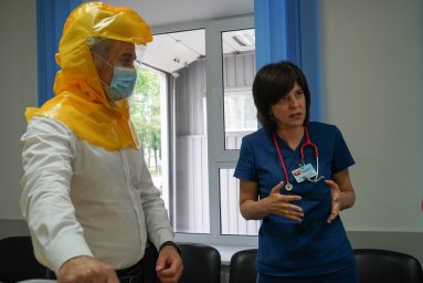 Украинские инженеры разработали защитные шлемы для врачей, в 15 раз дешевле заграничных аналогов
