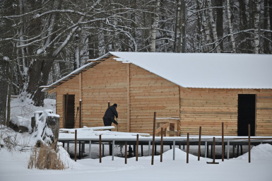 В Фельдман Экопарк строят зимний «коттедж» для водоплавающих птиц