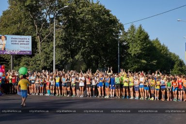 Украинские спортсмены пробежали марафон в честь освобождения Харькова