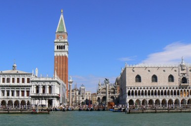 Туриста в Венеции заставили оплатить астрономический счет за еду, которую он не заказывал