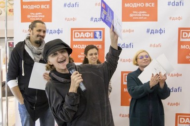 В первом в Украине Конкурсе оформителей витрин в Харькове победили авторы «перчаток Олафа»