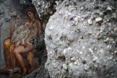 В Помпеях нашли эротическую фреску